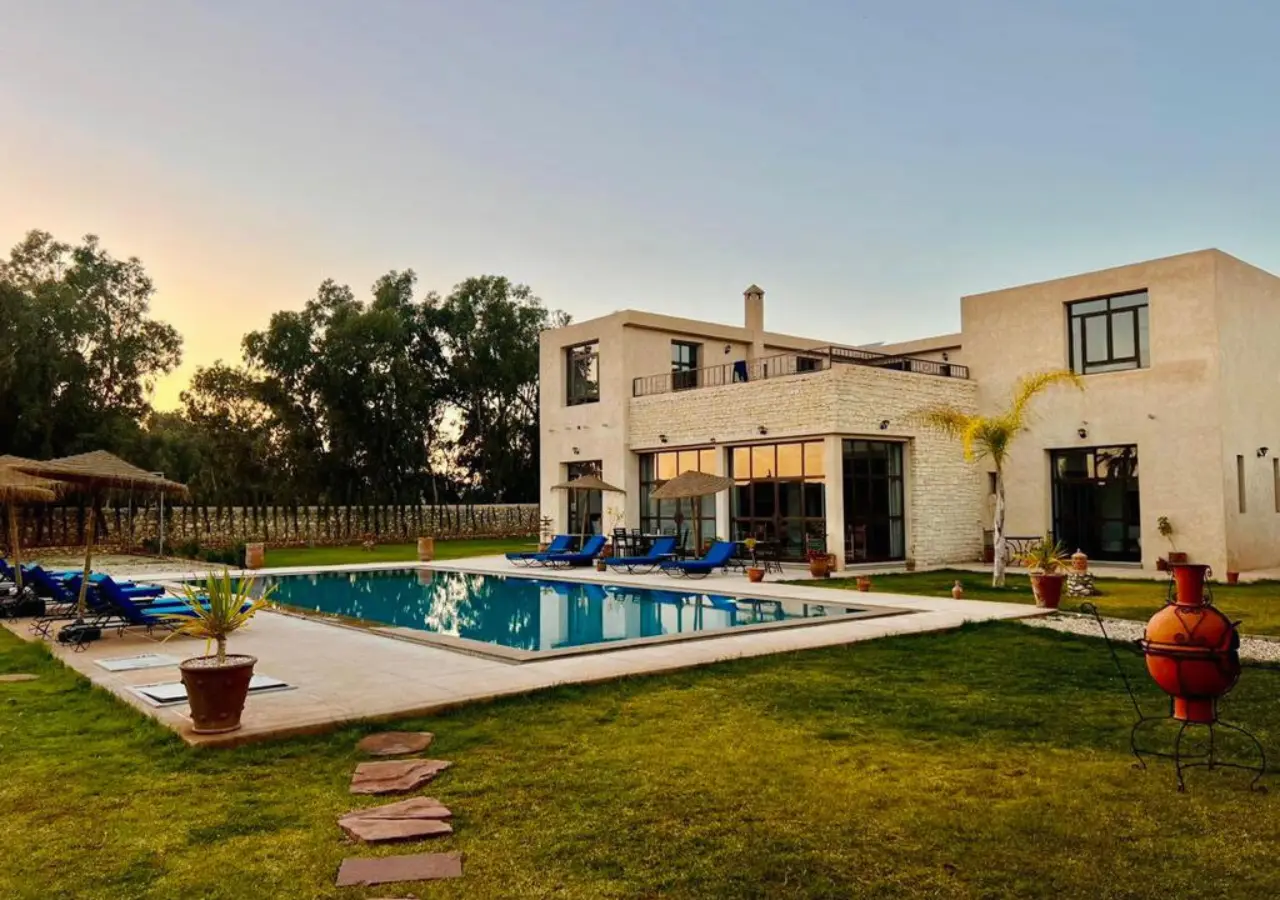 Dar Ayman guesthouse and pool in evening light
