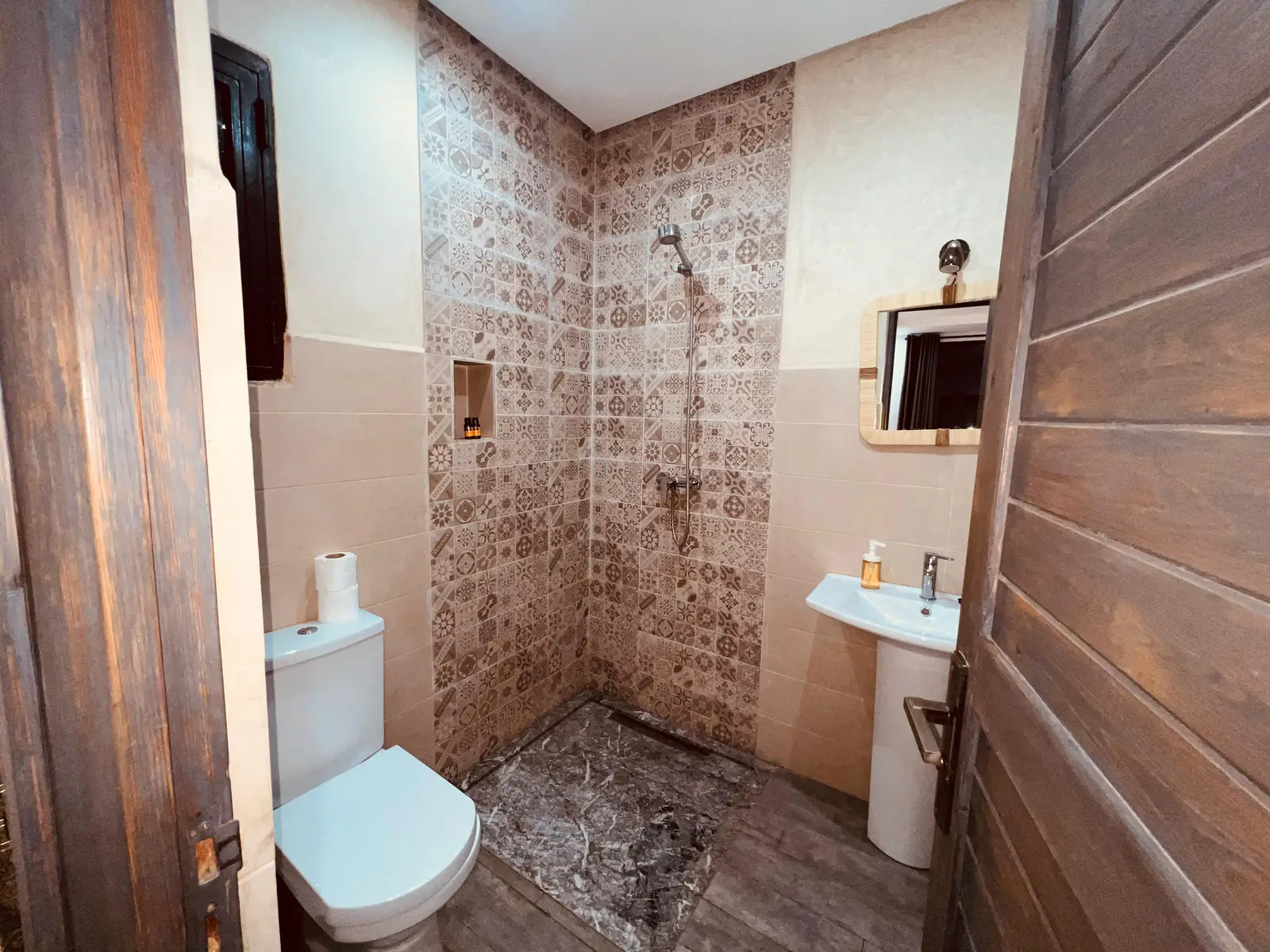 A bathroom that feels like the souk’s best tilework.